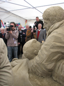 823420 Afbeelding van de opening van de tentoonstelling Anton Geesink 75 jaar in het Volksbuurtmuseum Wijk C ...